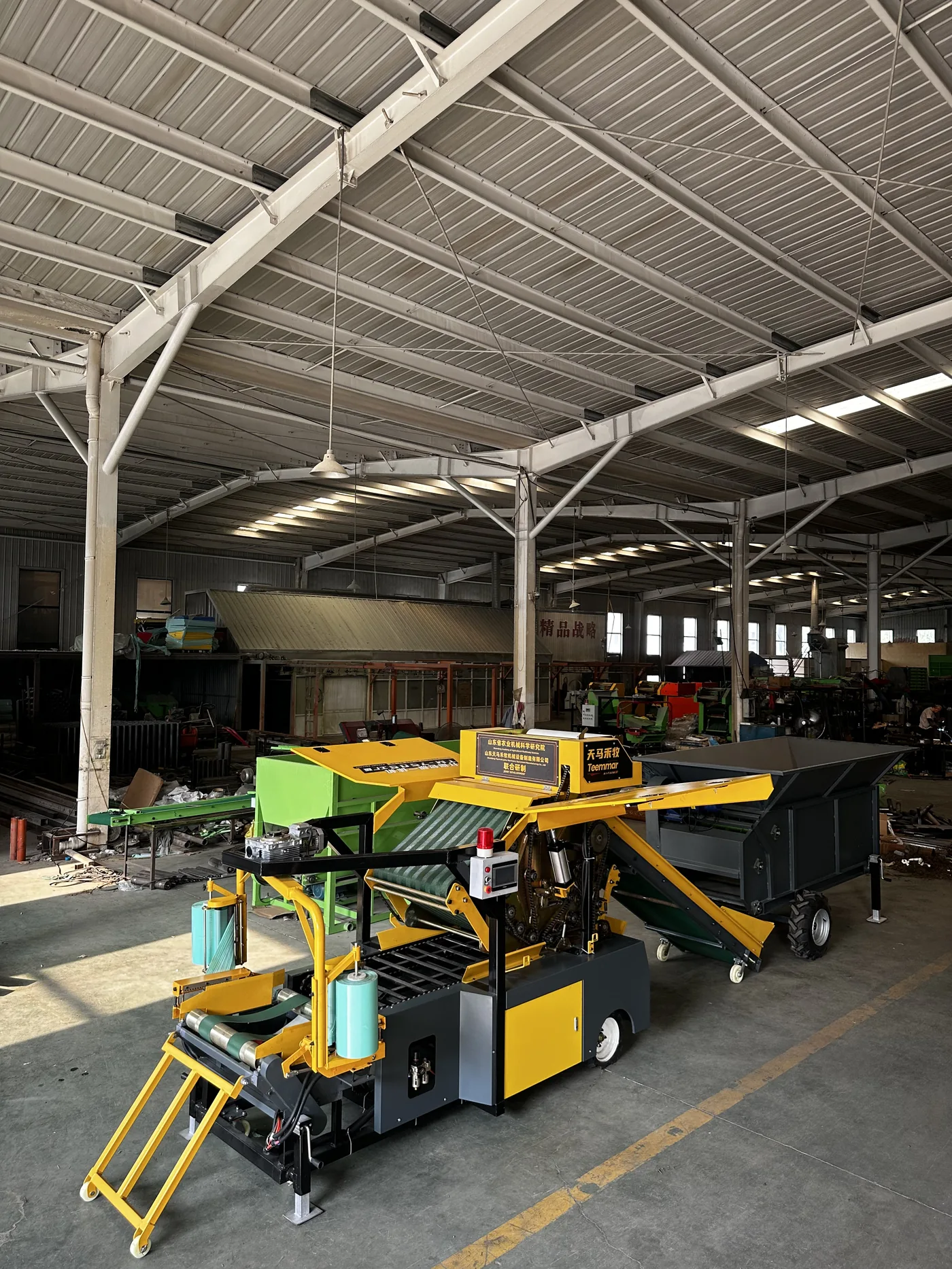 LUCTORC Detachable Feed Hopper (4 m³) view 2